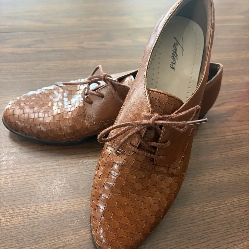 Trotters Women's Brown Woven Leather Oxford Shoes Size 10M Lace Up Preppy